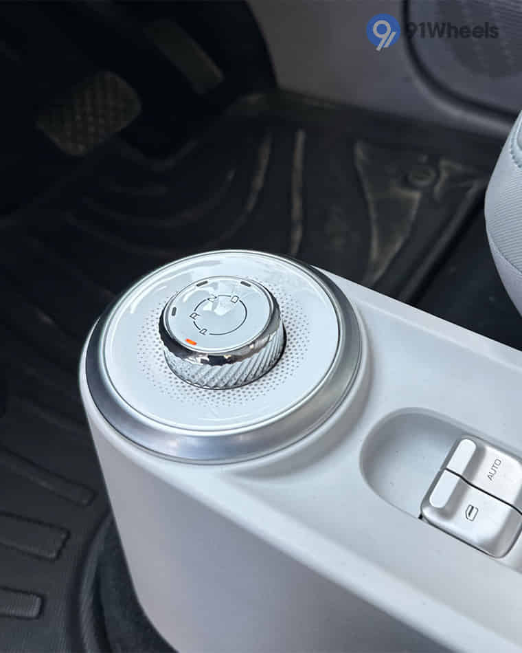 Dashboard & Front Cabin - 1 Dashboard & Front Cabin - 1