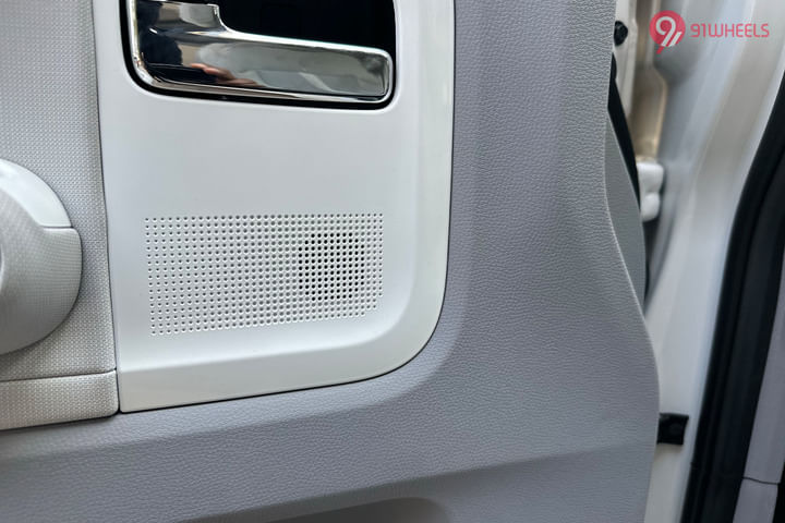 MG Comet EV Front Speakers