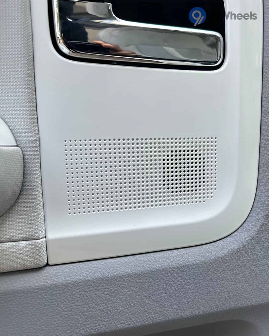 Front Speakers Front Speakers