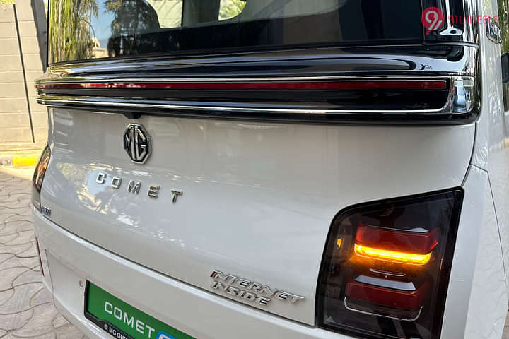 MG Comet EV Rear Badge