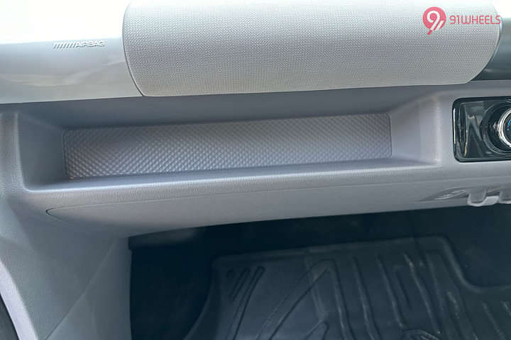 MG Comet EV Glove Box