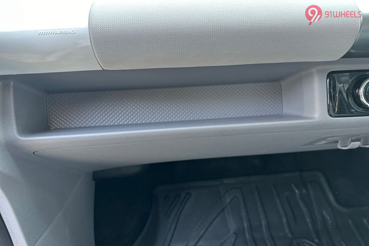 MG Comet EV Glove Box