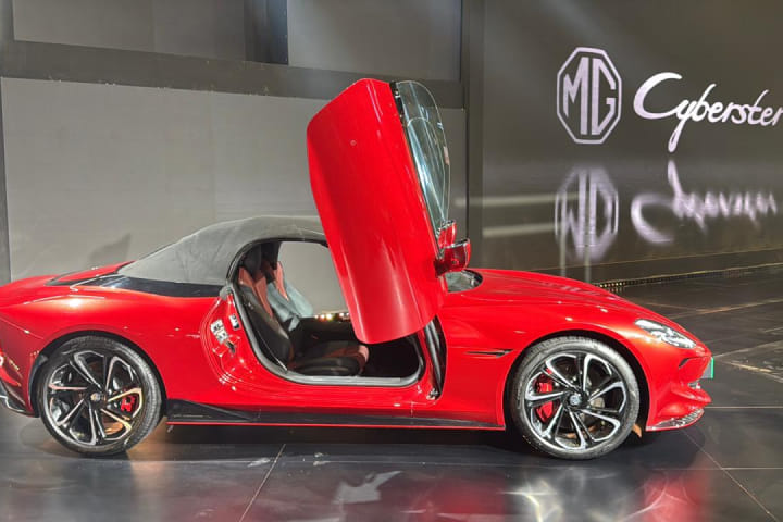 MG Cyberster EV Right Side View MG Cyberster EV Right Side View