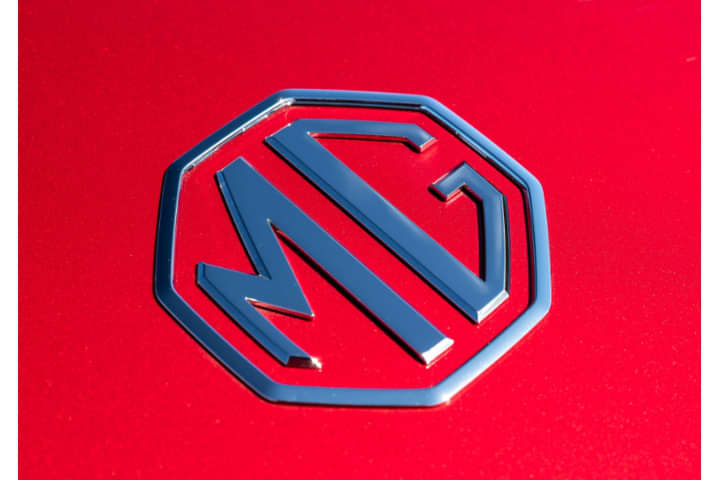 MG Cyberster EV front badge
