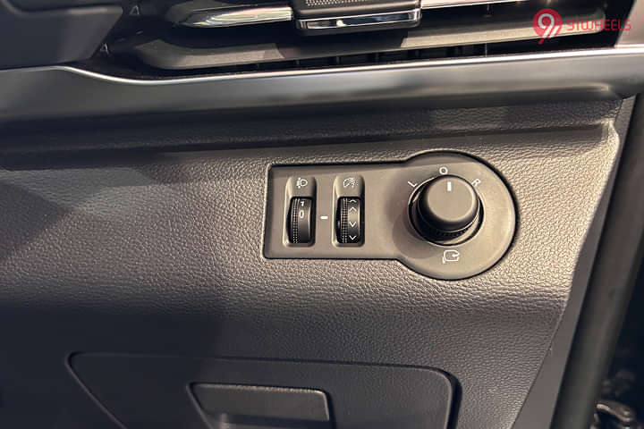 MG Gloster Boot Release Lever/Fuel Lid Release Lever