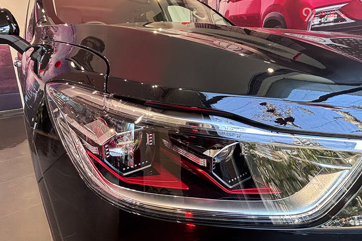 MG Gloster Headlight