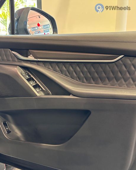 Gloster 2020-2026 Driver Side Door Pad