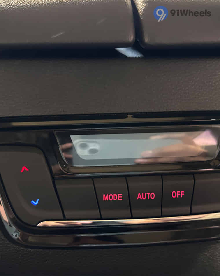 Dashboard & Front Cabin - 6