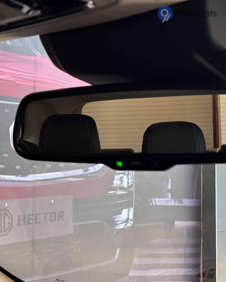 Dashboard & Front Cabin - 13