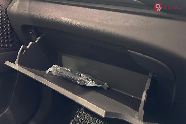 MG Gloster Glove Box