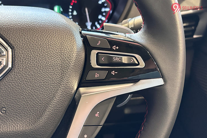 MG Gloster Right Steering Mounted Controls