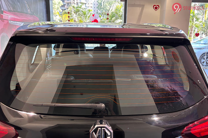 MG Gloster Rear Windshield/Windscreen