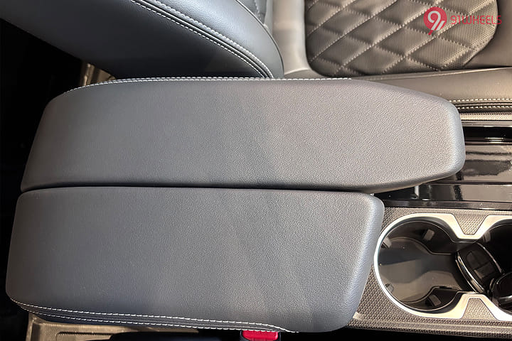 MG Gloster Front Centre Arm Rest