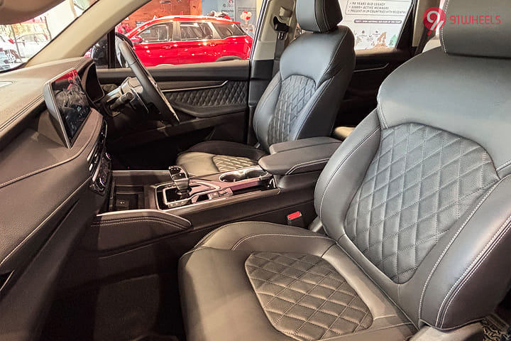 MG Gloster Front Row Seats