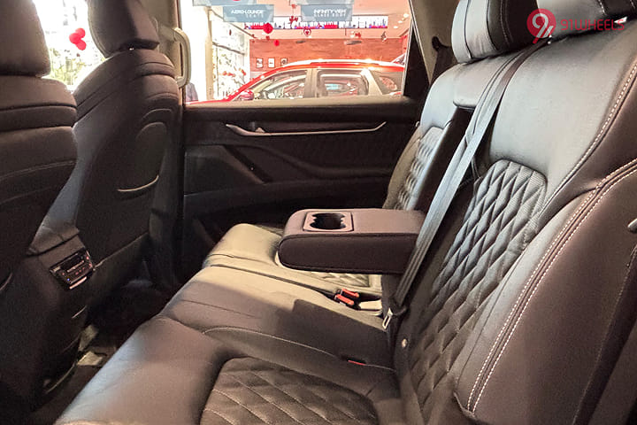 MG Gloster Rear Cup Holders