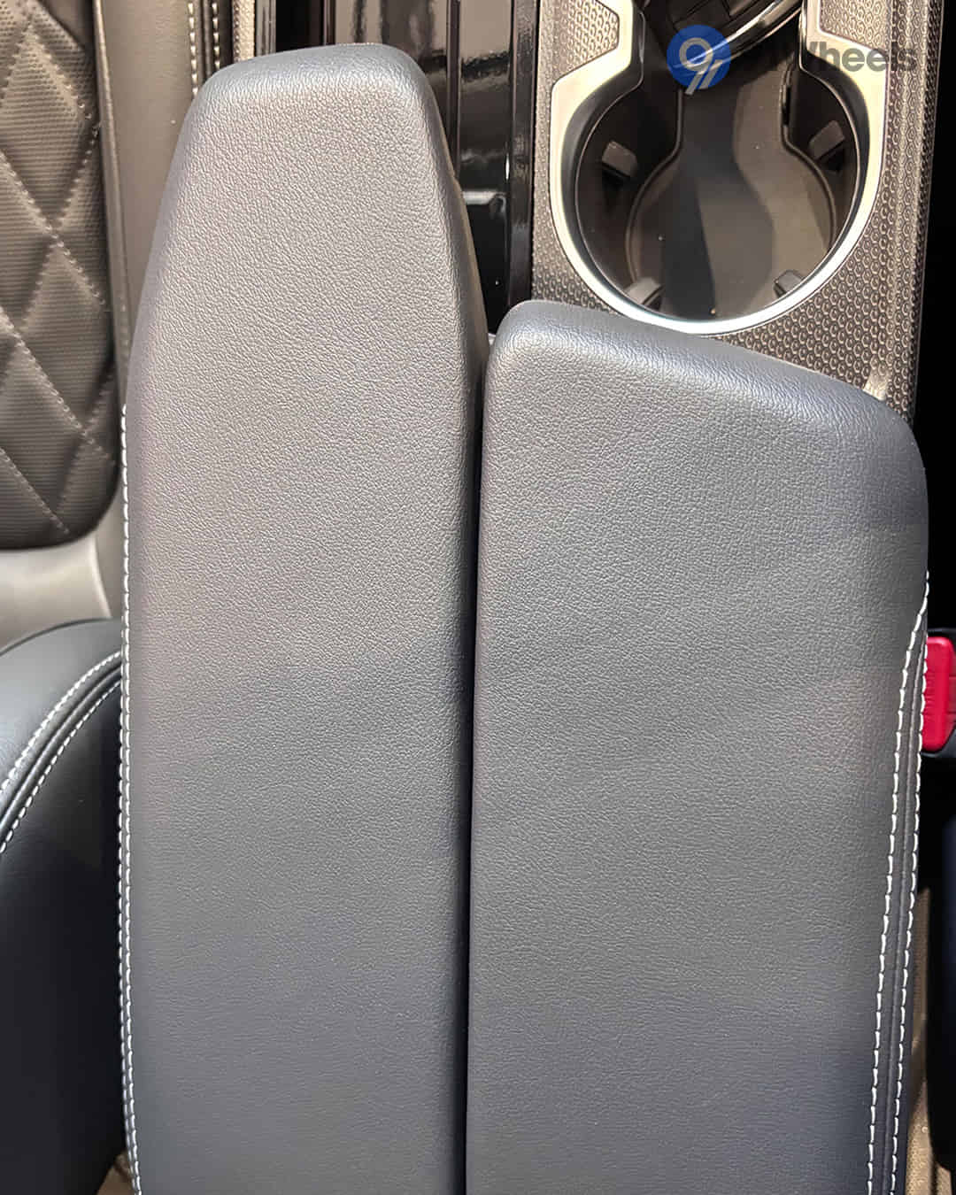 Front Centre Arm Rest