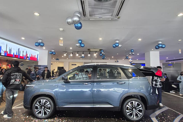 MG Hector Side Glass Housing