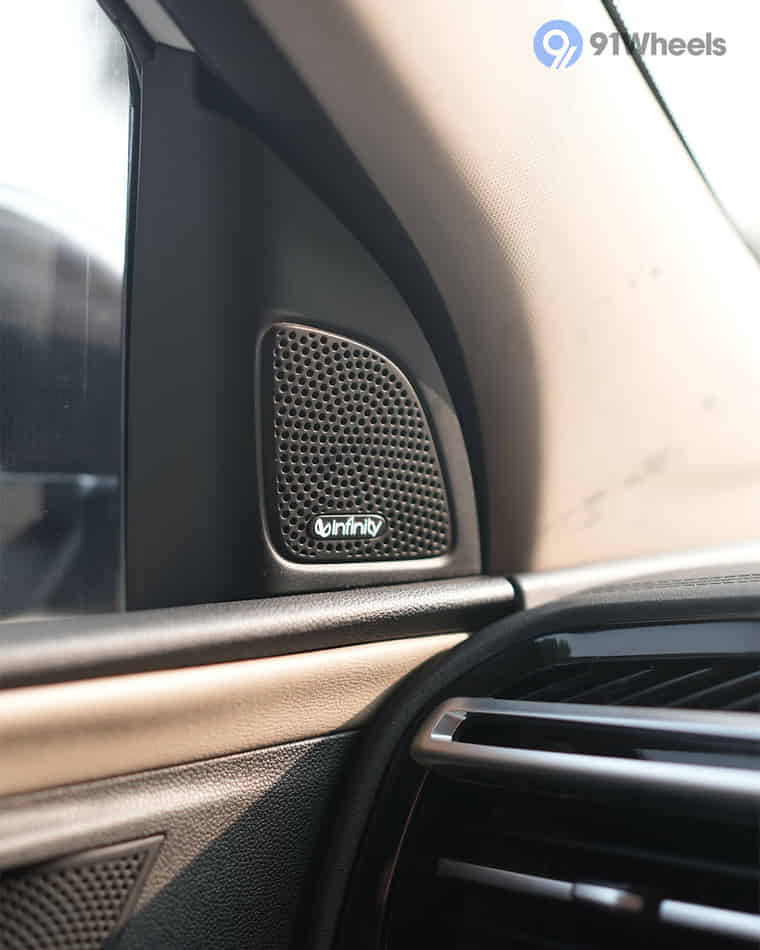 Infotainment & Charging - 3 Infotainment & Charging - 3