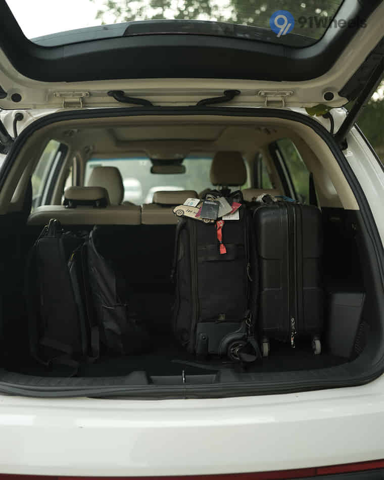 Bootspace & Utility - 2 Bootspace & Utility - 2