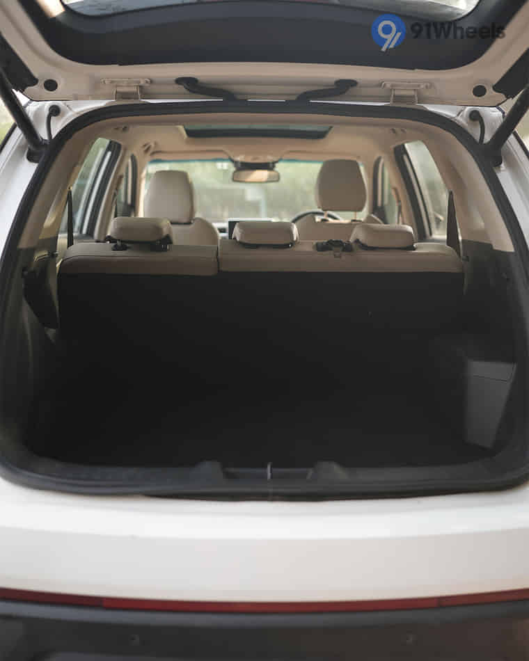 Bootspace & Utility - 7 Bootspace & Utility - 7