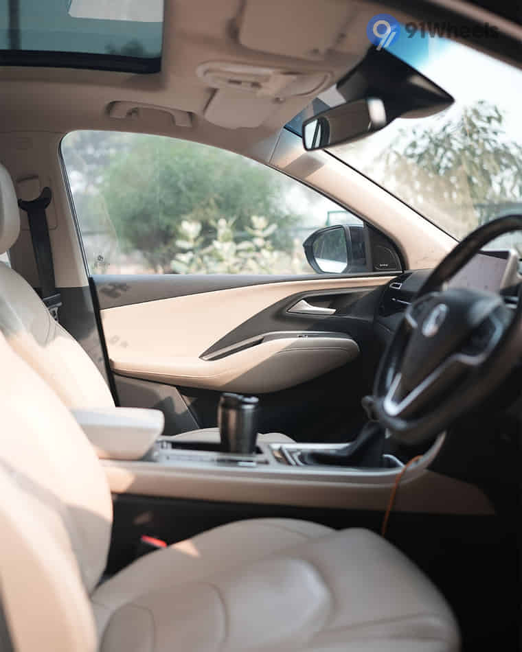 Dashboard & Front Cabin - 11 Dashboard & Front Cabin - 11