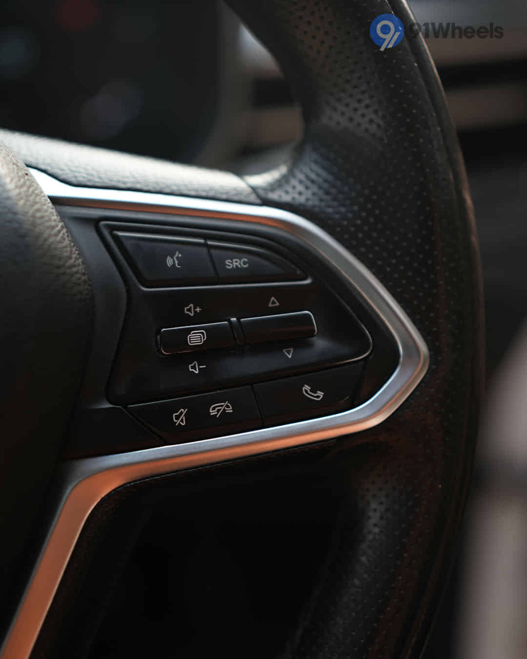 Right Steering Mounted Controls Right Steering Mounted Controls