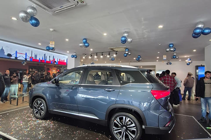 MG Hector Left Rear Three Quarter