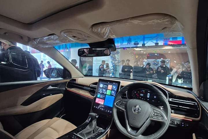 MG Hector Roof Mounted Controls/Sunroof & Cabin Light Controls