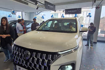 MG Hector Left Front Three Quarter