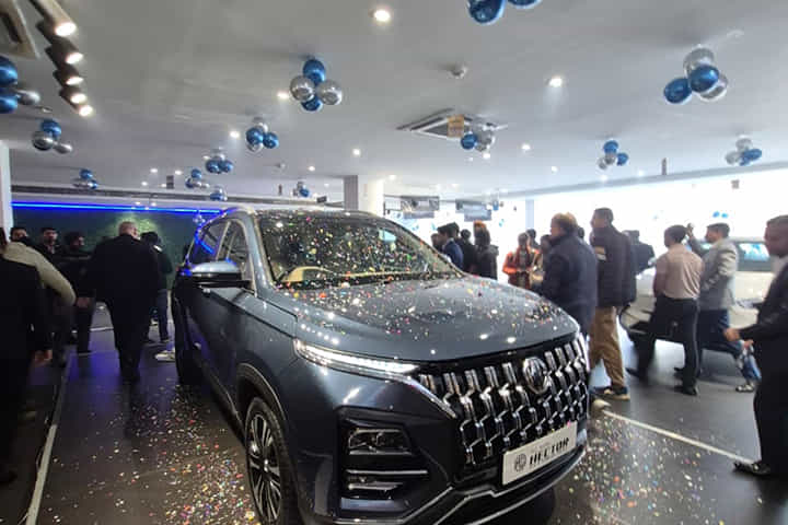 MG Hector Right Front Three Quarter MG Hector Right Front Three Quarter