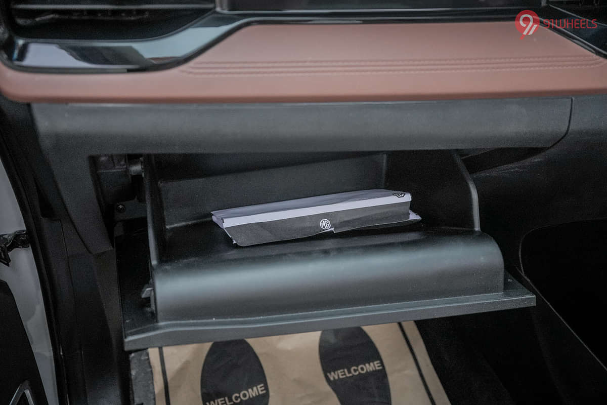 MG Hector Plus Glove Box