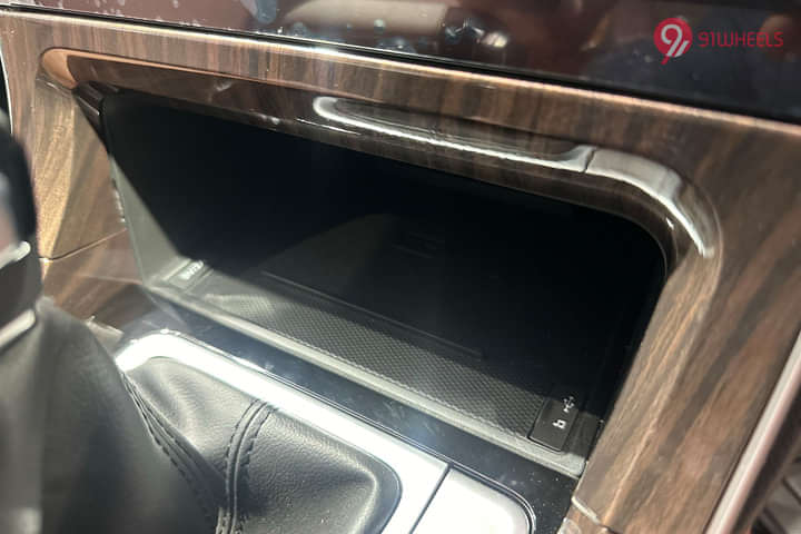 MG Hector Plus USB Port/Power Socket/Wireless Charging