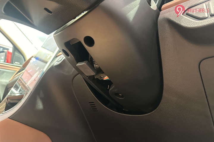 MG Hector Plus Steering Adjustment Lever/Controller