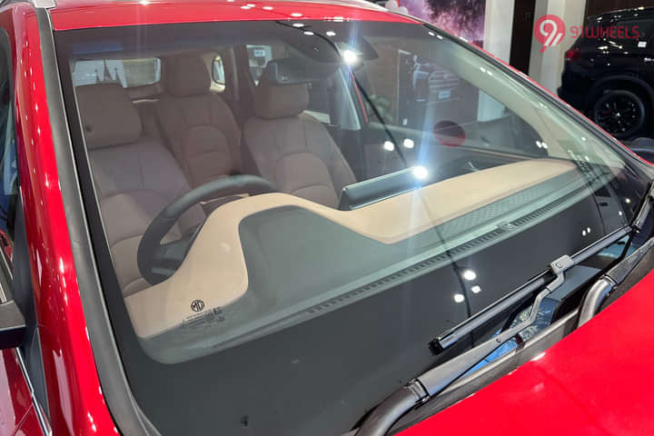 MG Hector Plus Front Windshield/Windscreen