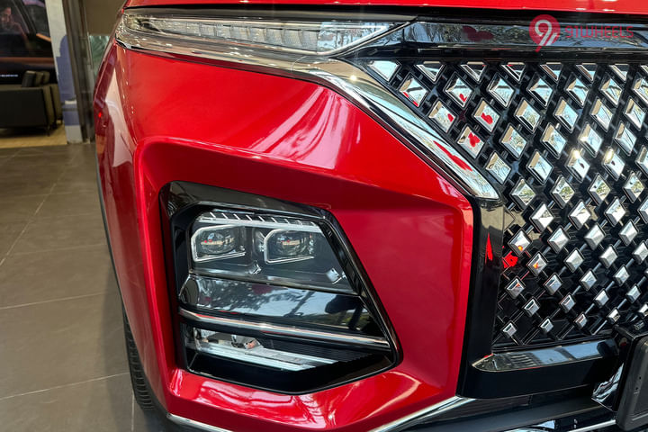 MG Hector Plus Headlight