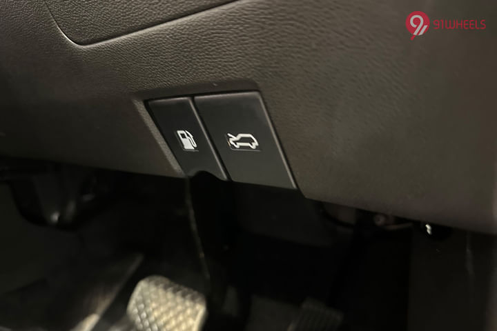 MG Hector Plus Bonnet/Hood release