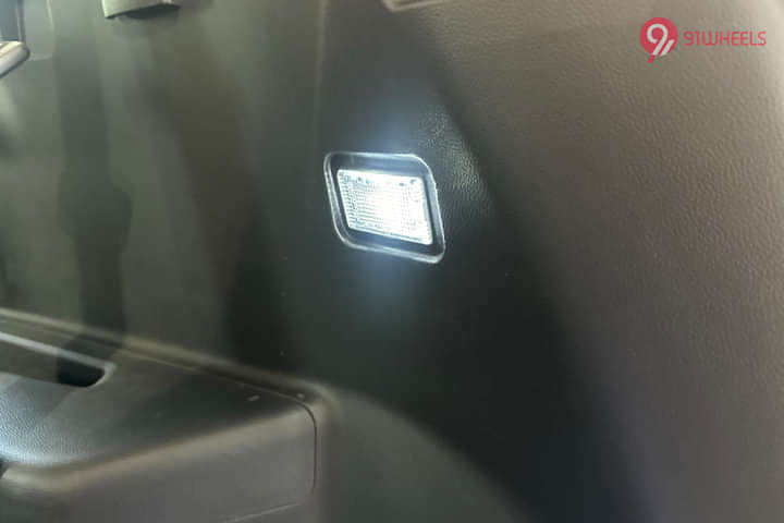 MG Hector Plus Boot Light