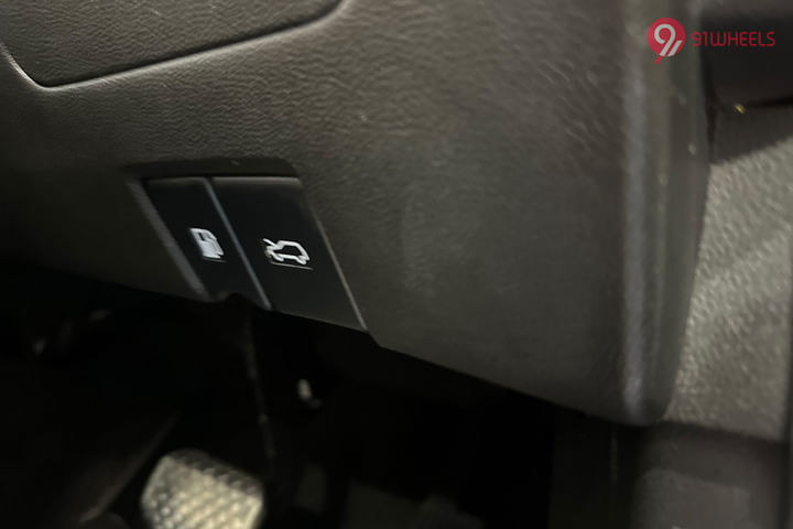 MG Hector Plus Boot Release Lever/Fuel Lid Release Lever
