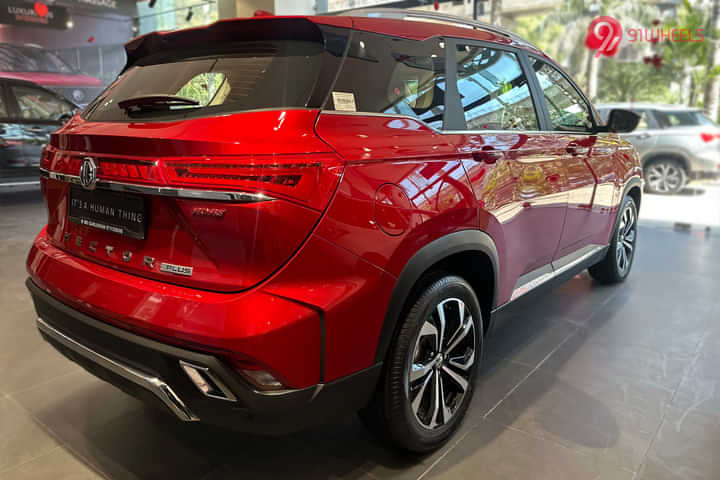 MG Hector Plus Right Rear Three Quarter MG Hector Plus Right Rear Three Quarter