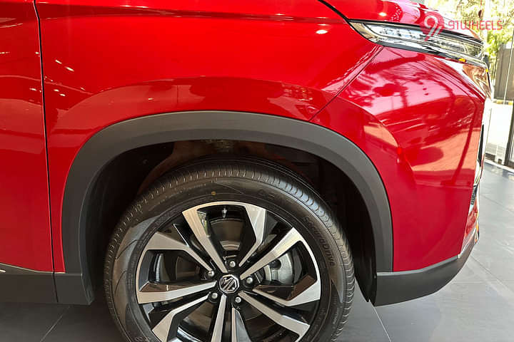 MG Hector Plus Front Fender