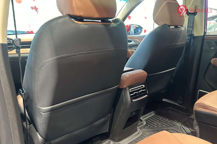 MG Hector Plus Front Seat Back Pockets