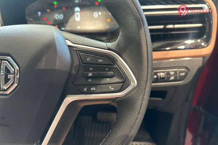 MG Hector Plus Right Steering Mounted Controls