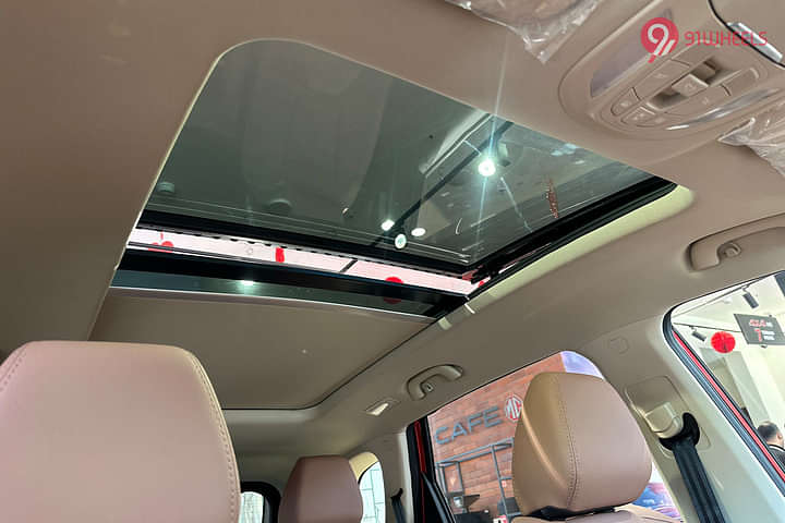 MG Hector Plus Cabin Roof