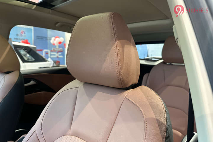MG Hector Plus Front Seat Headrest