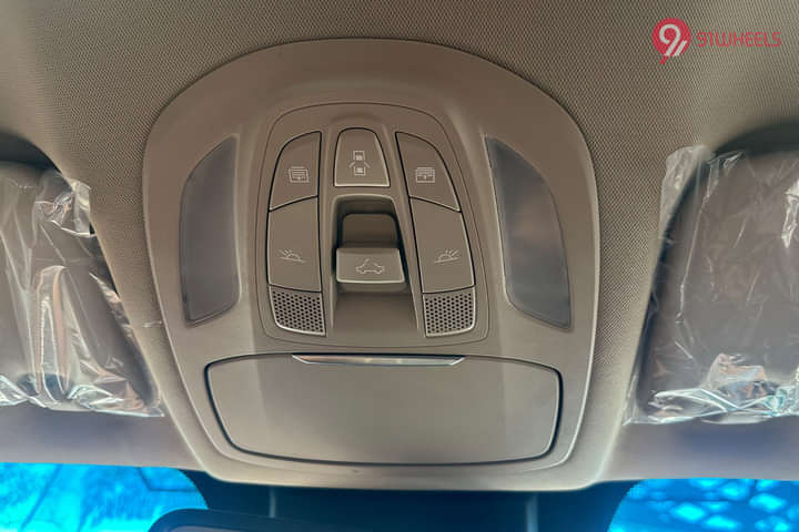 MG Hector Plus Roof Mounted Controls/Sunroof & Cabin Light Controls
