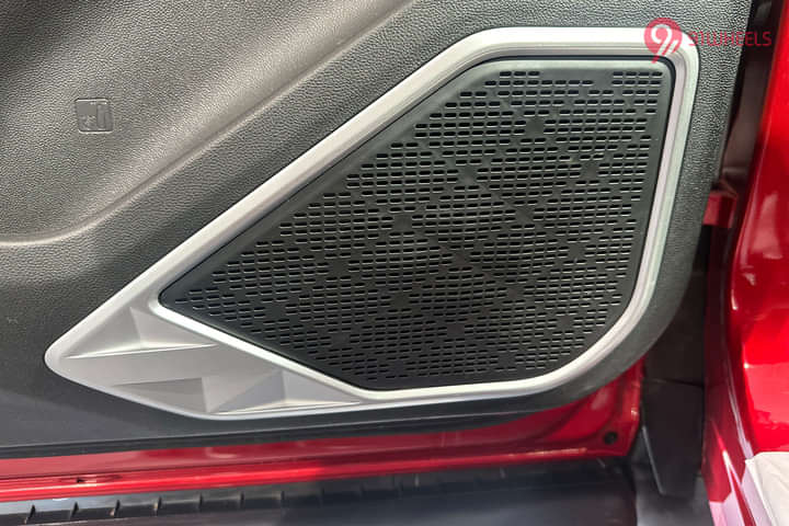MG Hector Plus Front Speakers