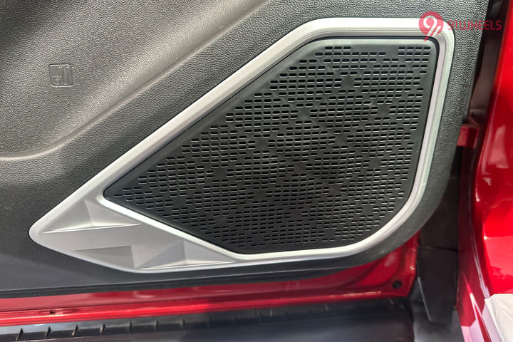 MG Hector Plus Front Speakers