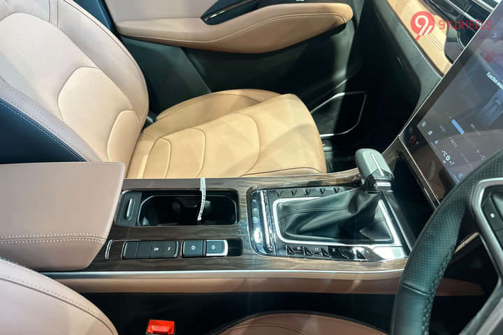 MG Hector Plus Center Console/Centre Console Storage