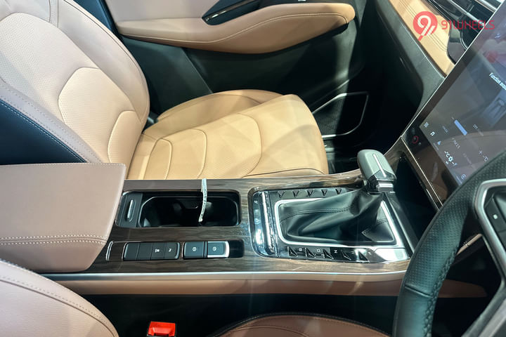 MG Hector Plus Center Console/Centre Console Storage