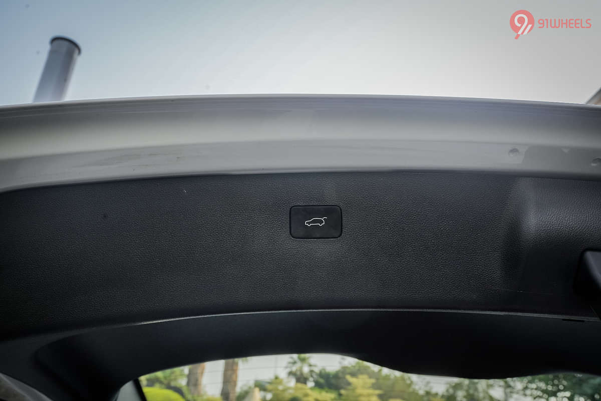 MG Hector Plus Boot Release Lever/Fuel Lid Release Lever